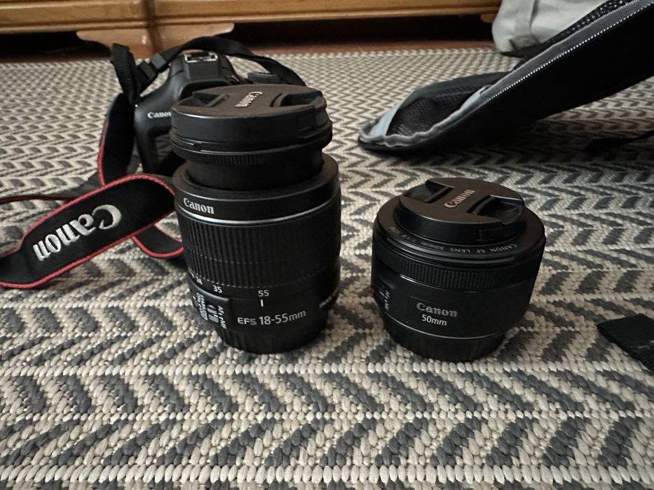 Camera fotografica Canon EOS 2000D