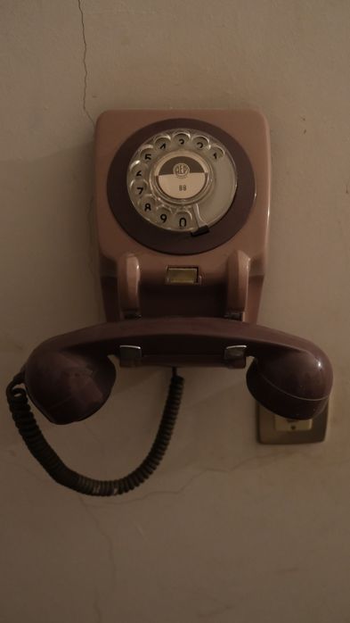 Conjunto de 4 telefones de parede antigos