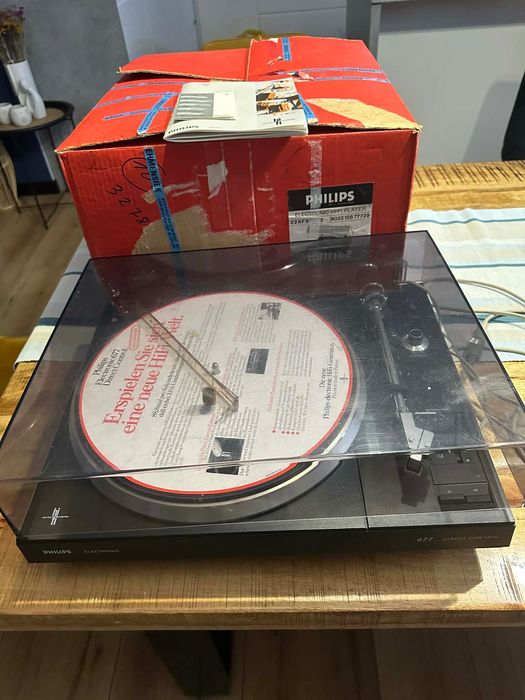 Gramofon Philips 677 DIRECT CONTROL