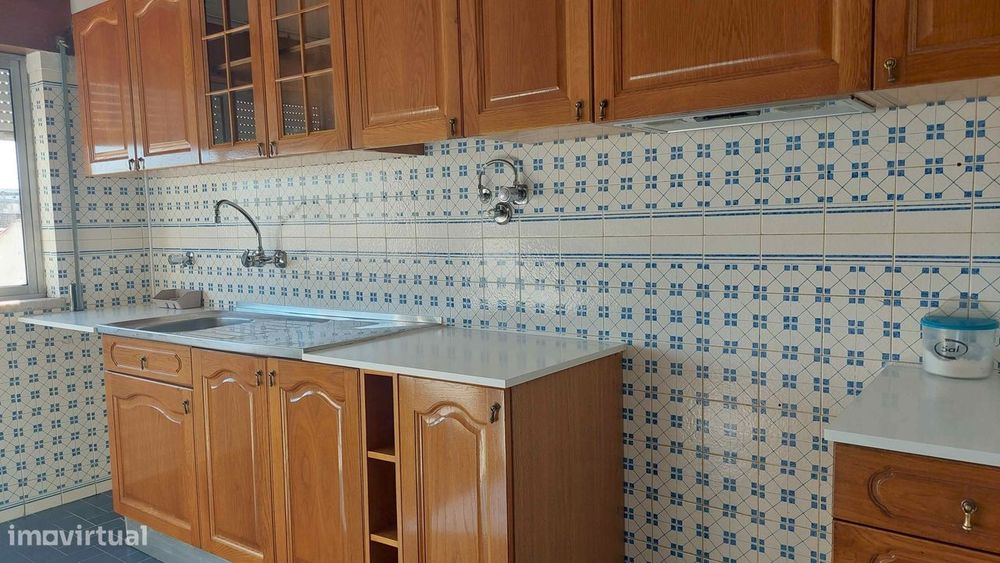 Apartamento T2 localizado no Centro da Cova da Piedade