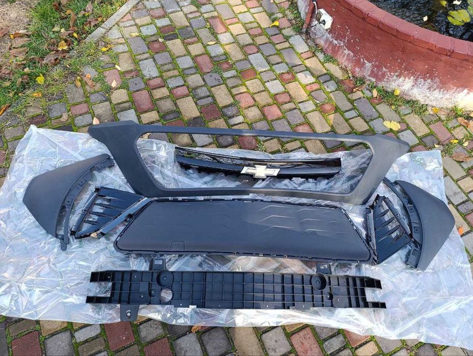 Нові кузовні частини Chevrolet Blazer Equinox EV бампер решітка губа
