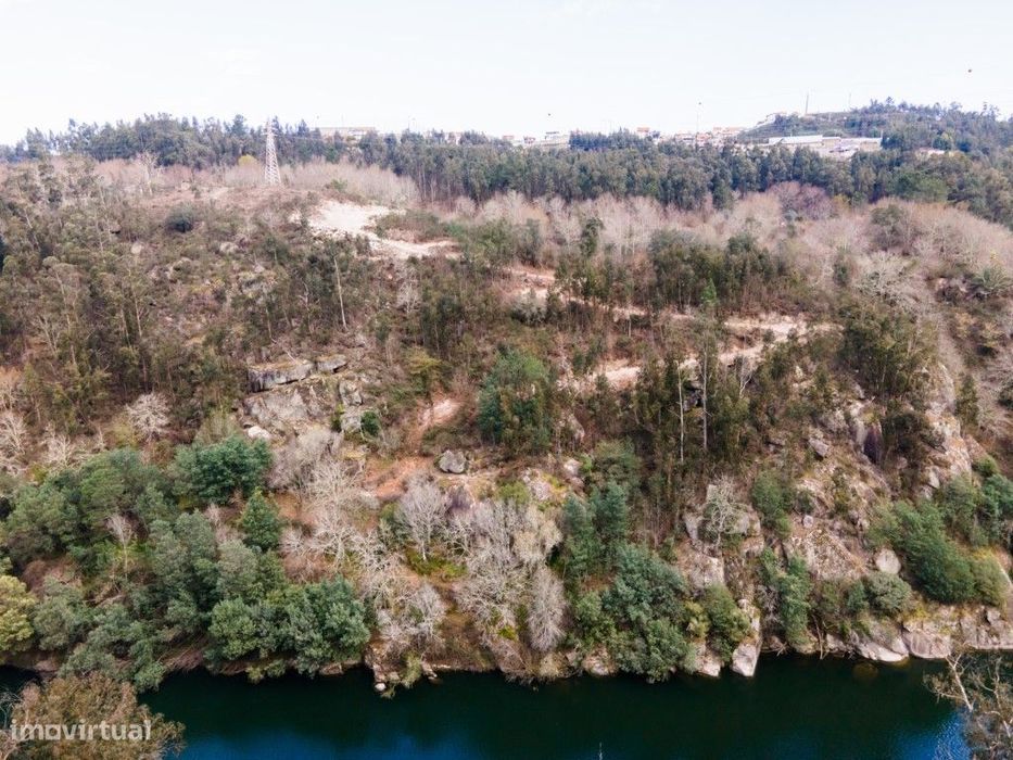 Quinta com vista sobre o Rio Tâmega e Rio Douro.