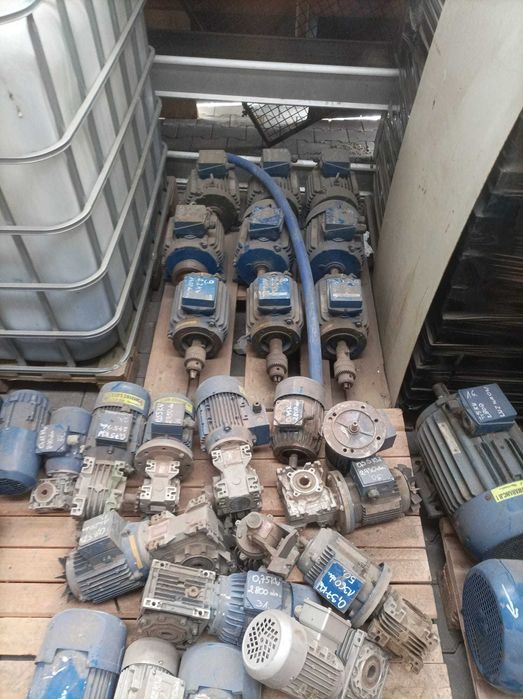Silniki  elektryczne i motoreduktory | 0.12 - 11 kW