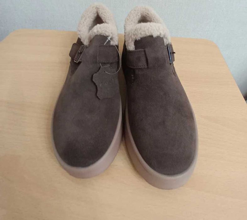 Продам зимові ботинки