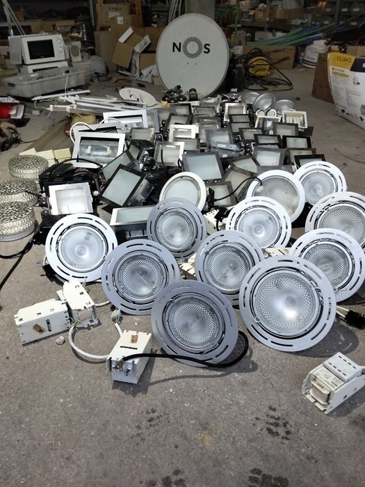 Lote de material elétrico usado