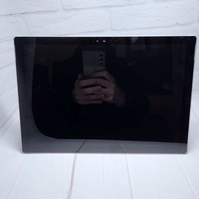 Продам ноутбук Microsoft  Surface Pro 4 1724 | i5-6300U | SSD М2 128 | LPDDR3 4gb