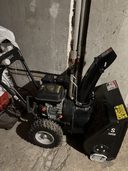 Тільки самовивіз. Снігоприбирач бензиновий  HYUNDAI Snow Blower S 6561