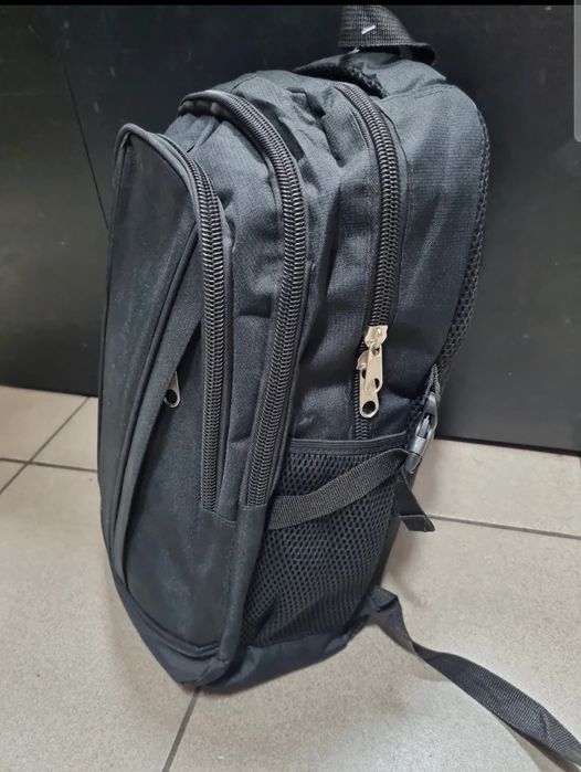 Nowy duży plecak czarny