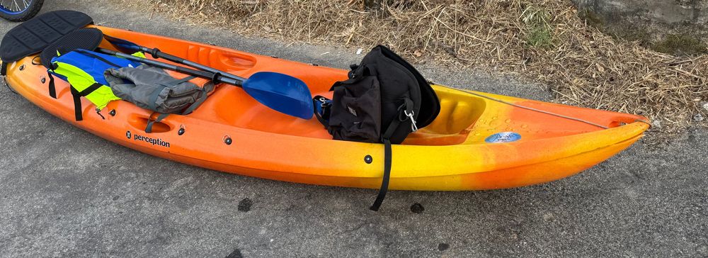 Kayak 2 lugares+1, 2 coletes e 2 encostos
