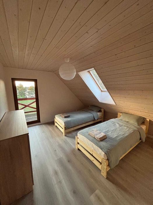 Całoroczny domek nad jeziorem z prywatną plażą – dla 4-10 osób