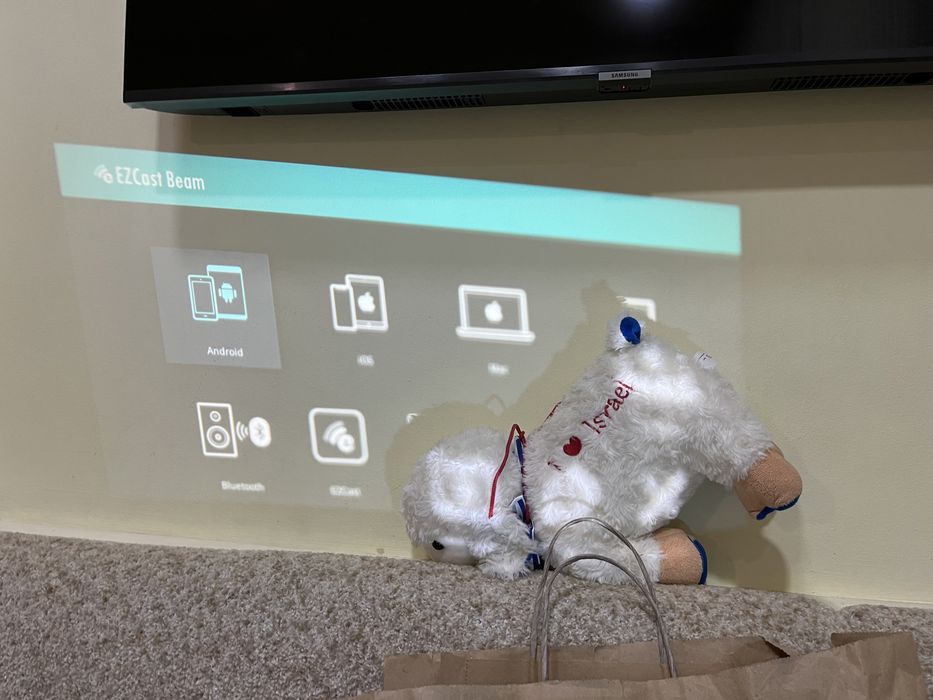 EzCast Beam V3 wi fi проектор
