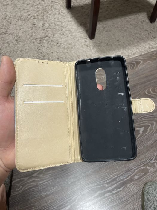 Продам чохол книжкою на телефон Xiaomi Redmi Note 4