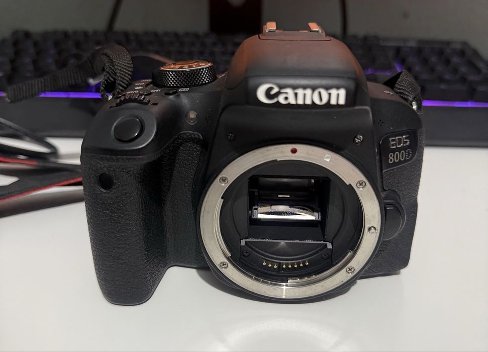 Vendo câmara fotográfica Canon EOS 800D