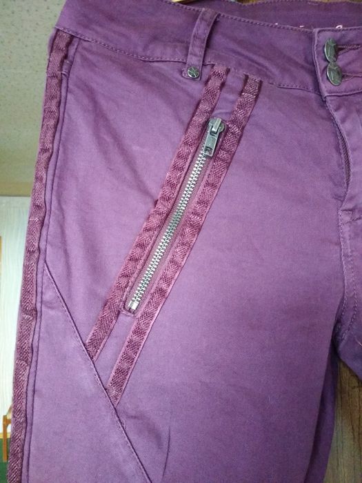 Продам женские джинсы