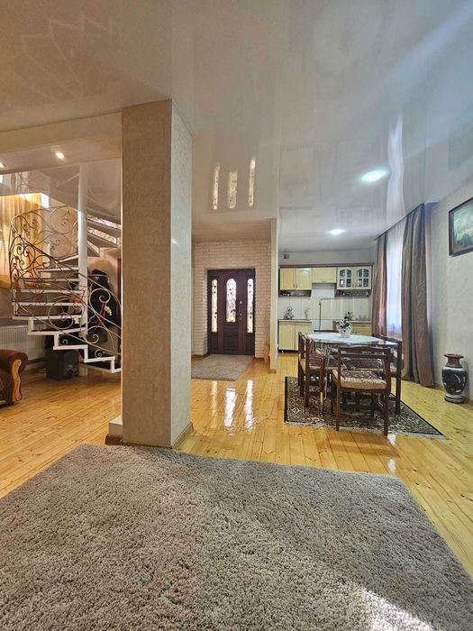 Довгострокова оренда приватного будинку