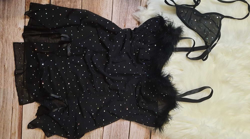 koszulka  czarna diamenciki i pióra plus stringi