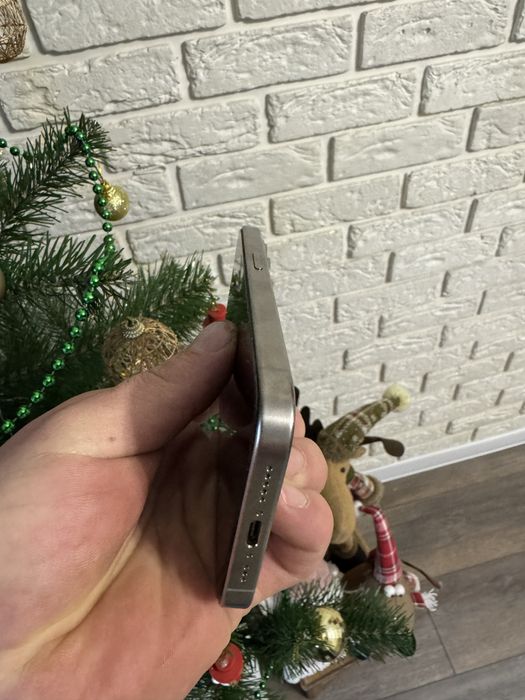 Продам iPhone 15 pro 256 titanium natural