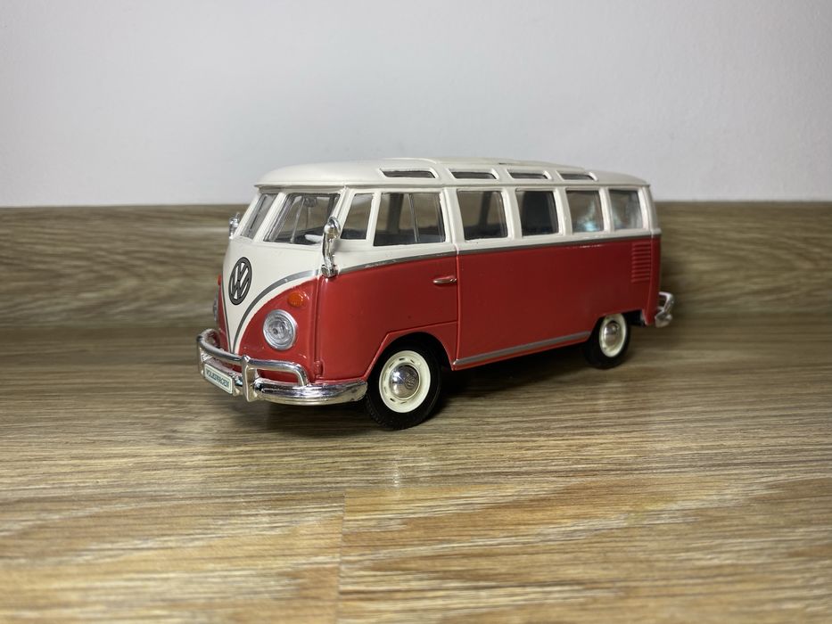 Model Maisto Volkswagen Van „Samba”
