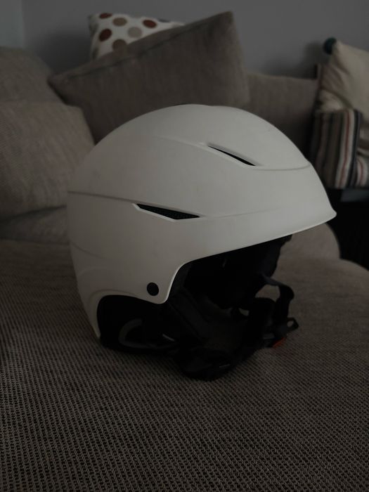 kask sportowy narciarski