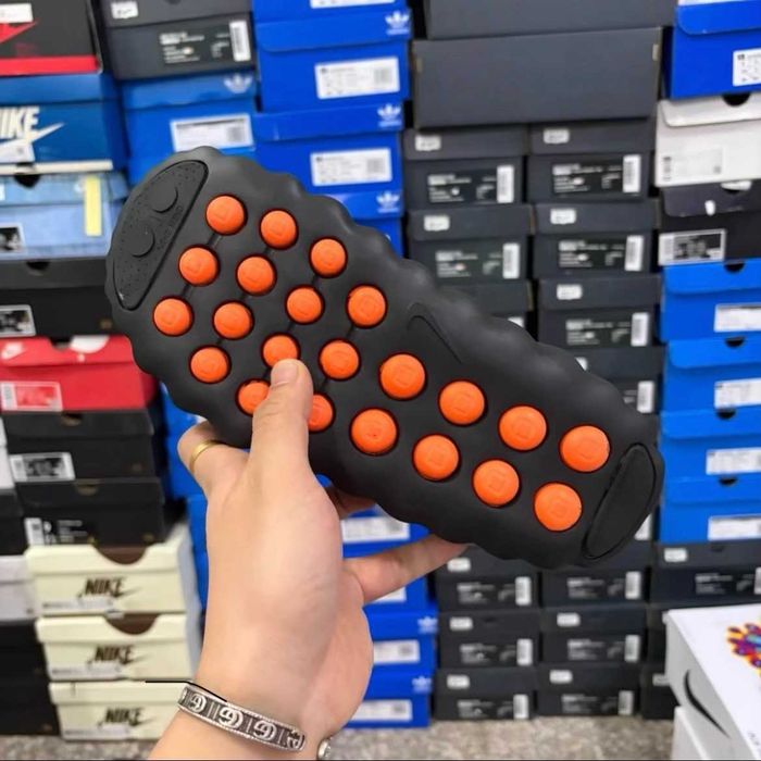 Czarne kapcie Nike Mind 001 R.39