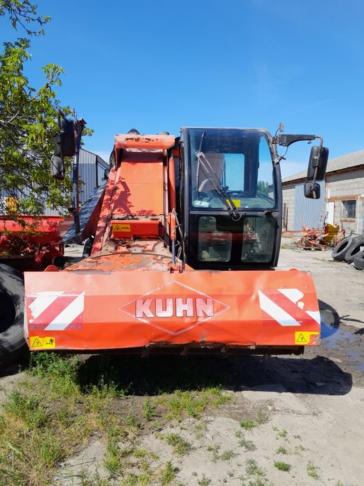 Paszowóz  samojezdny  KUHN  SPW 14 COMPACT