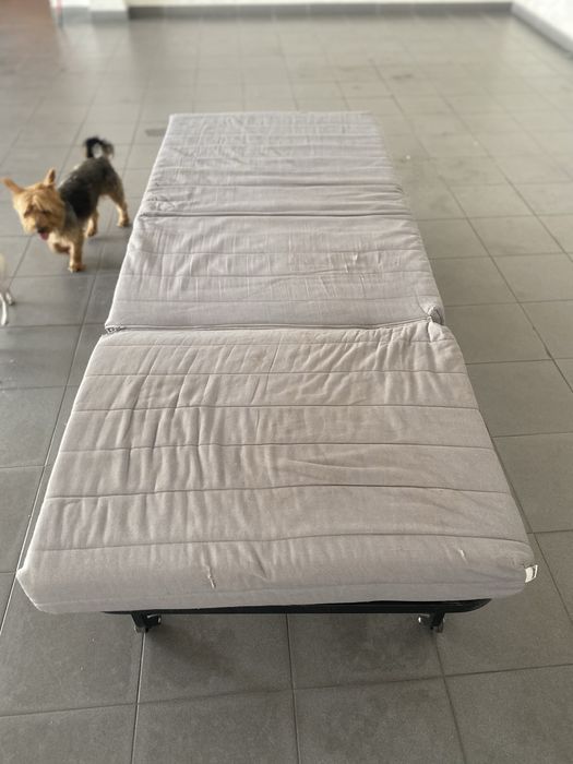 Divã em bom estado.