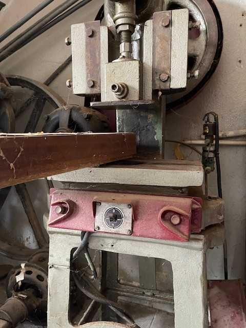 Balancé/Prensa Mecânico de Corte de 2 Ton.