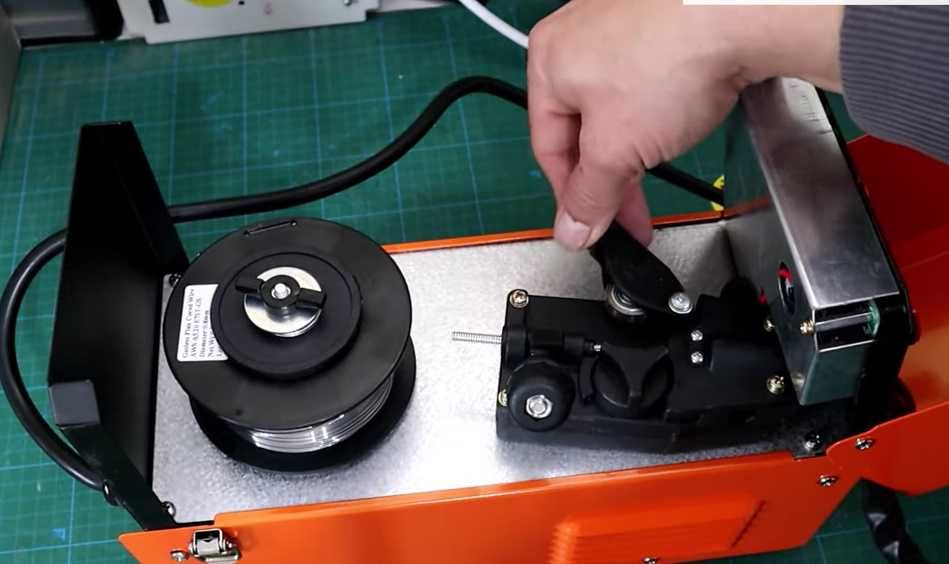 F646 Máquina soldar MIG-200 IGBT MIG MMA TIG soldagem sem gás