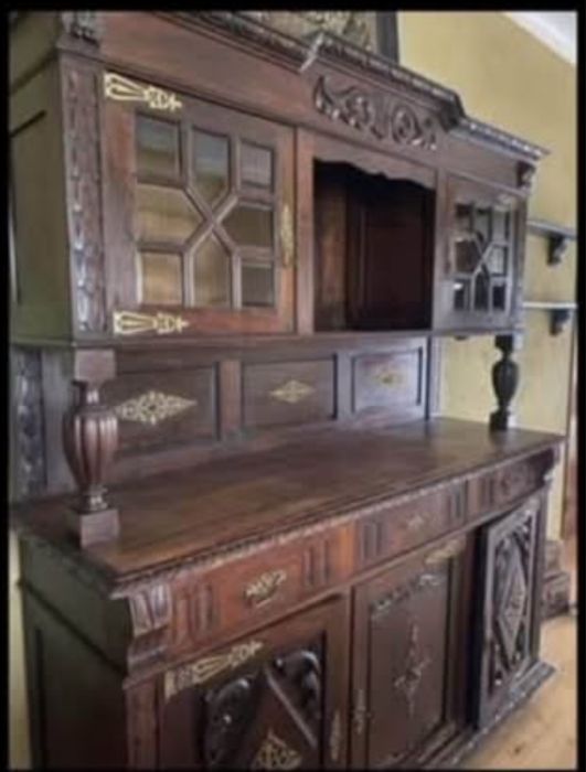 Móvel antigo em madeira