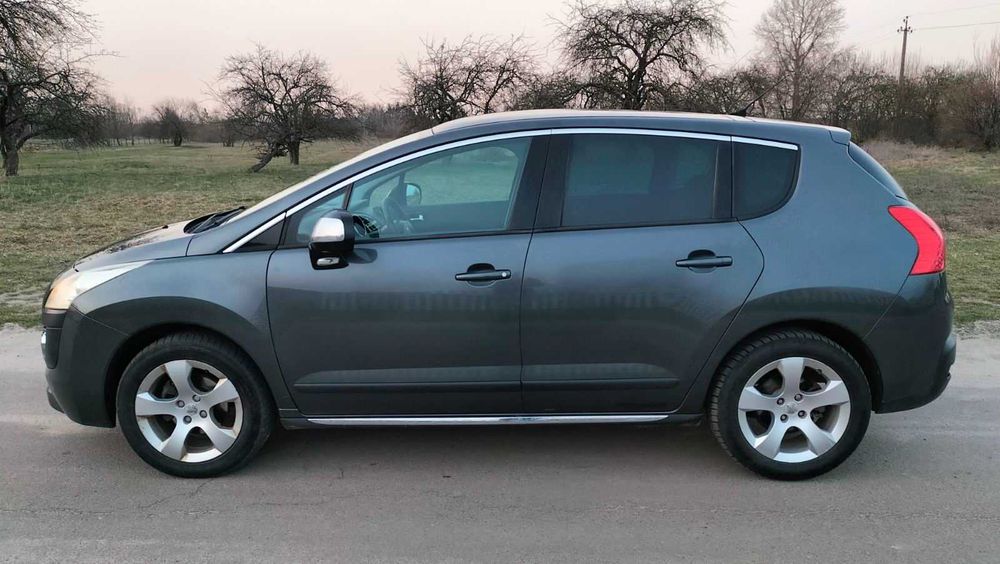 Гарний сімейний автомобіль