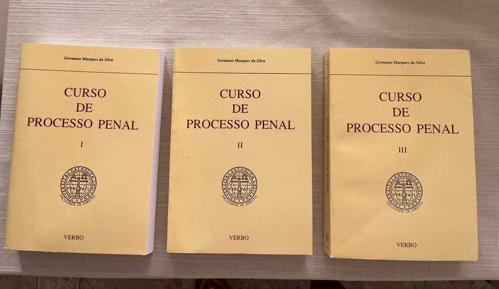 Livros de Direito Penal e Direito Processual Penal