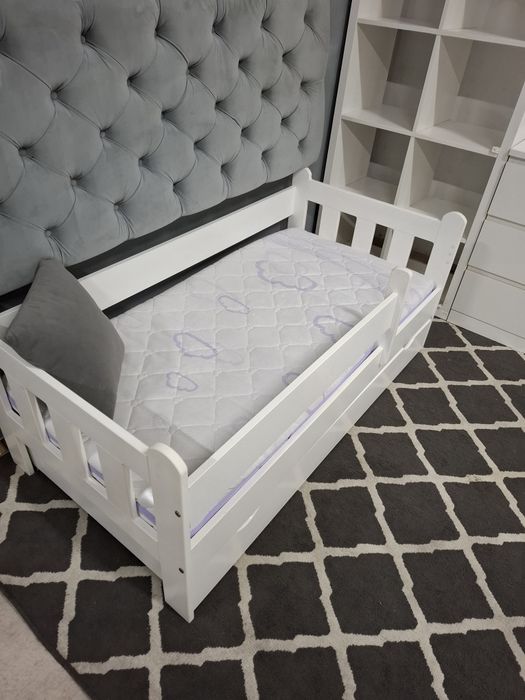 Łóżko dziecięce białe drewniane STASIU z szufladą + materac solidny