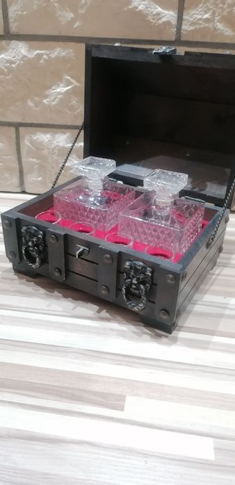 Szkatułka na alkohol z Londynu, super stan