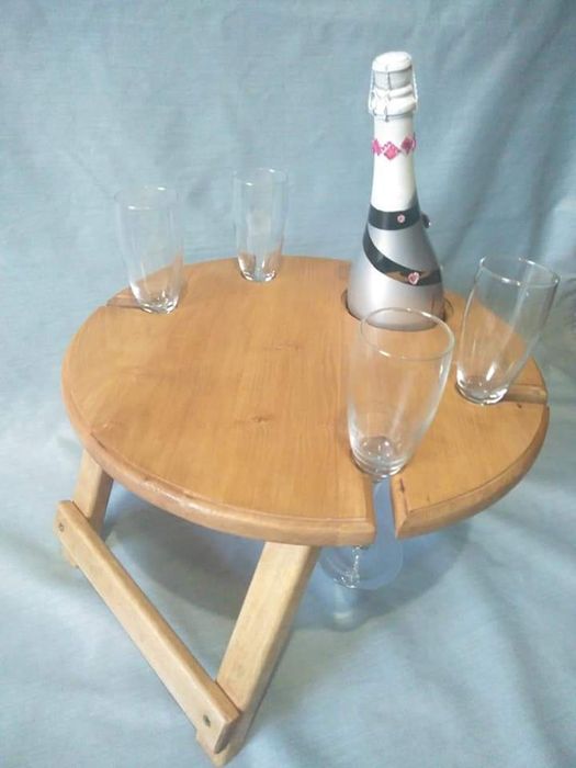 Дерев'яний столик