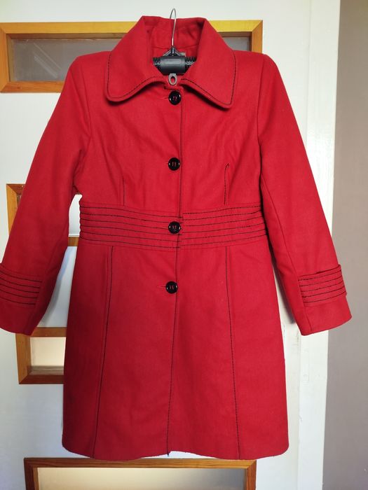 Czerwony płaszcz ,mało noszony 44 oraz inne, zamienię lub sprzedam