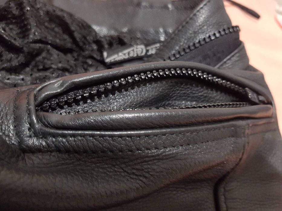 Байкерские штаны кожаные.