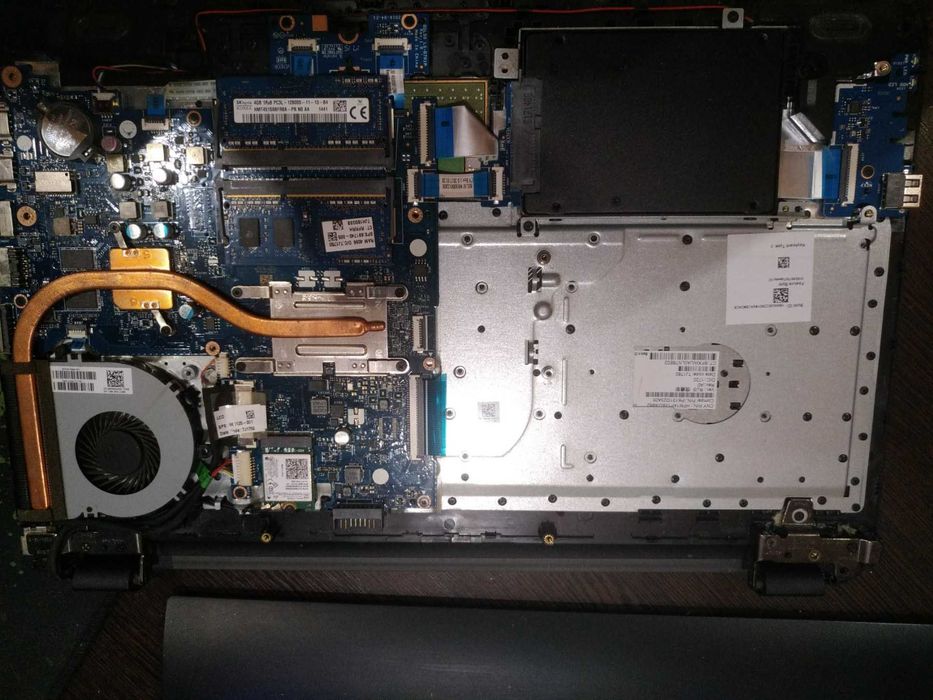 Ноутбук HP 250 G5 працює, можно по запчастинам