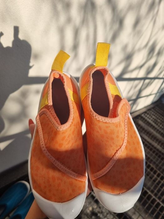 Buty do plywania