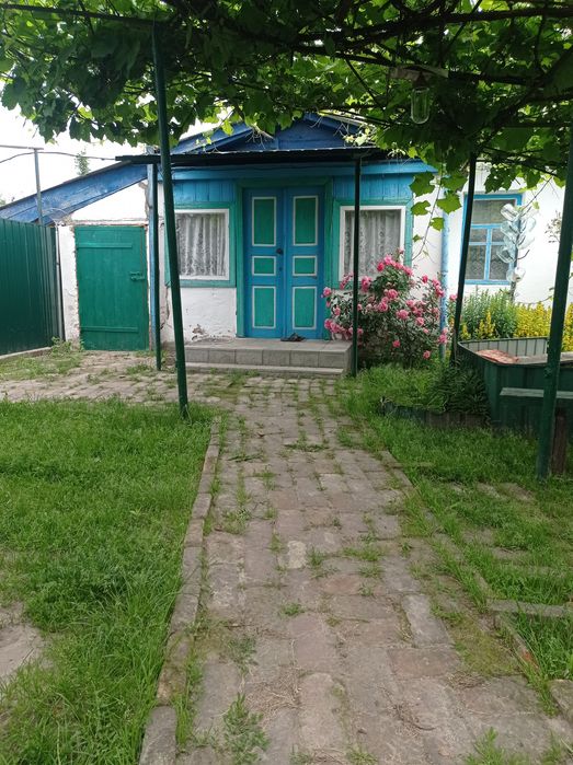 Будинок по трасі Чернігів-Київ в селі Серединка.ЗРУЧНОСТІ. Зем. 2га.