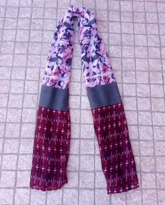 Lenço/Écharpe rosa, vermelha, cinzenta