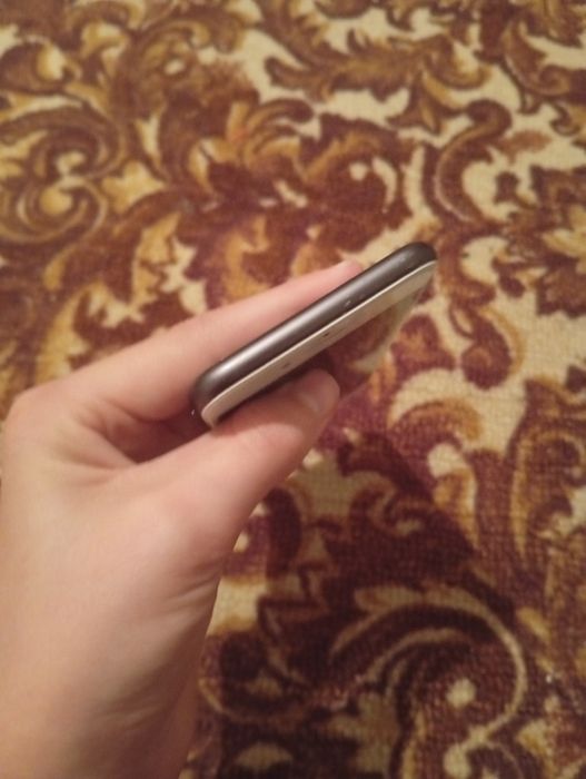 телефо iPhone 8 без айквауда 64 гб не видит sim-карту в идеальном