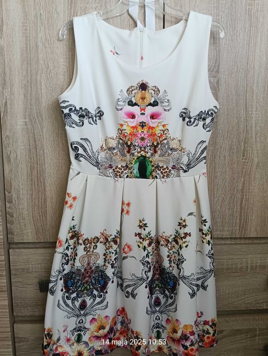 Sukienka letnia zdobiona