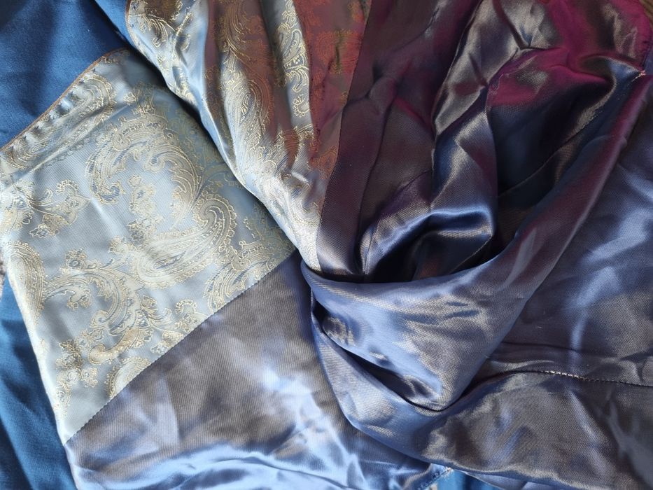 Niebieski garnitur wełniany