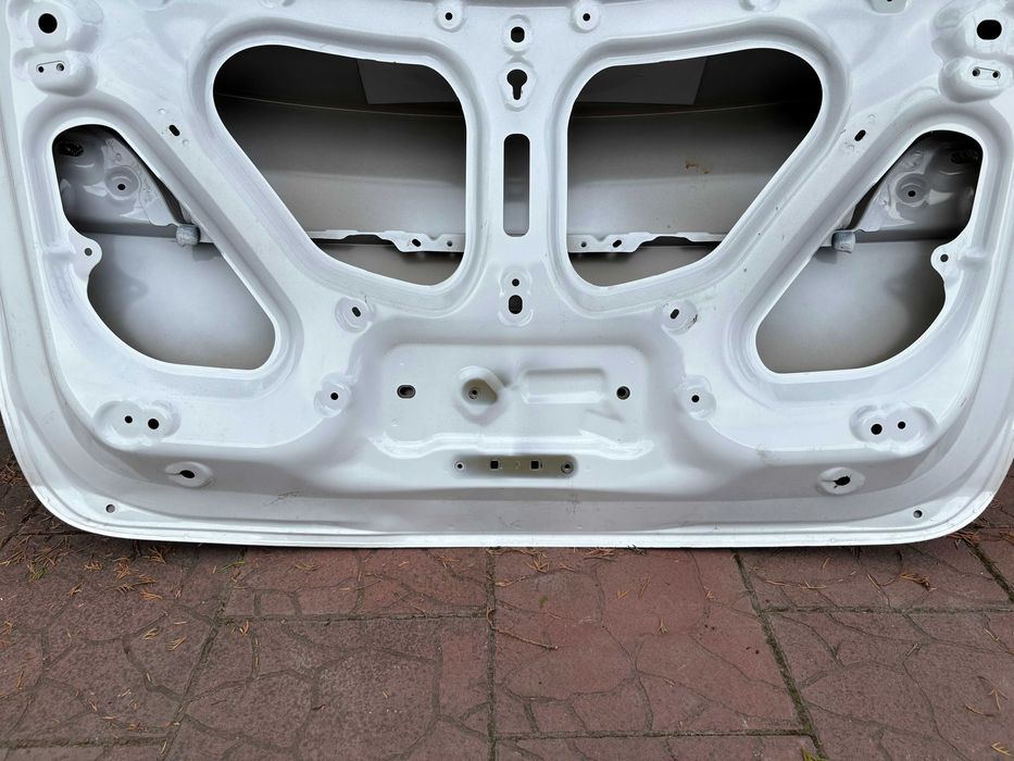 Кришка багажника Tesla model Y