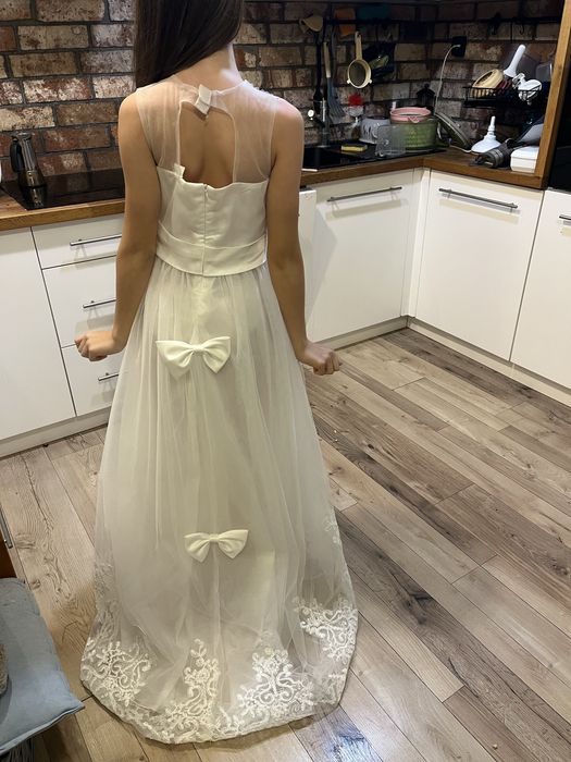 Sukienka biala z trenem 150