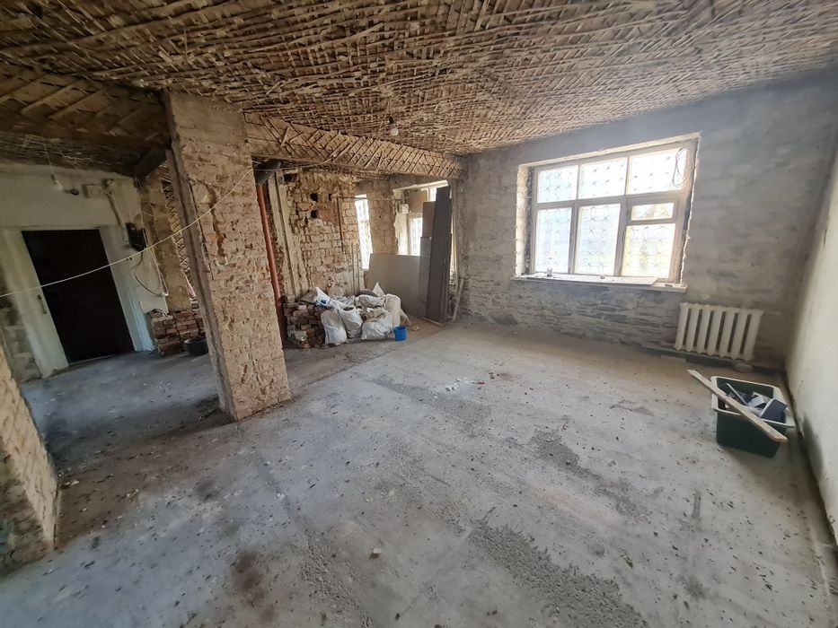 Трёхкомнатная квартира 50 метров от атб под жилье магазин или офис