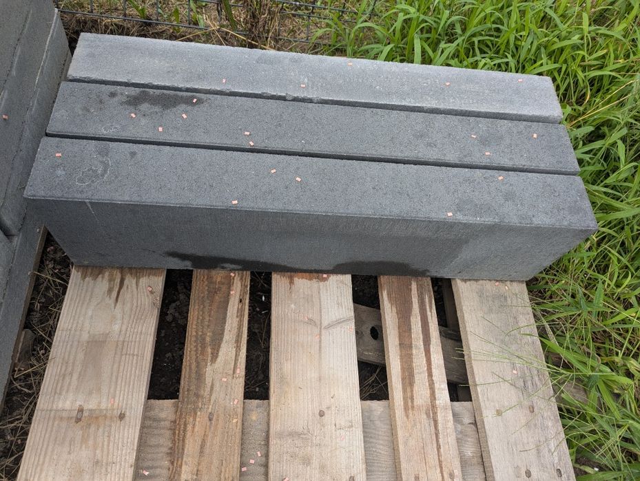 Palisada 80 cm wysokość szerokość 20cm grubość 9,5cm