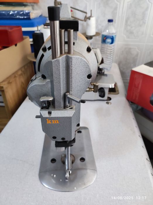 Máquina de cortar tecido vertical