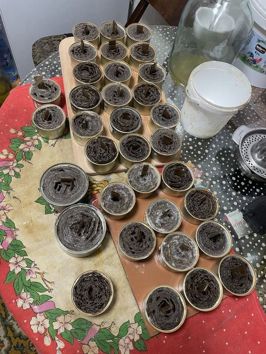 Прийму в подарунок банки та парафін. Робимо свічки!