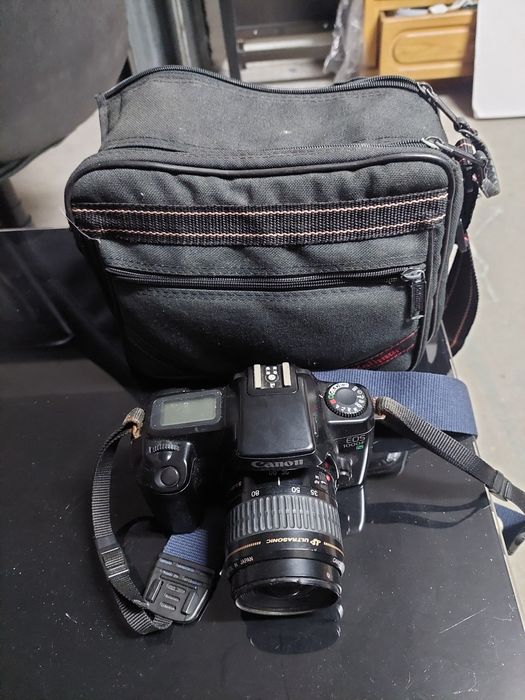 Maquina fotográfica Canon eos 1000F